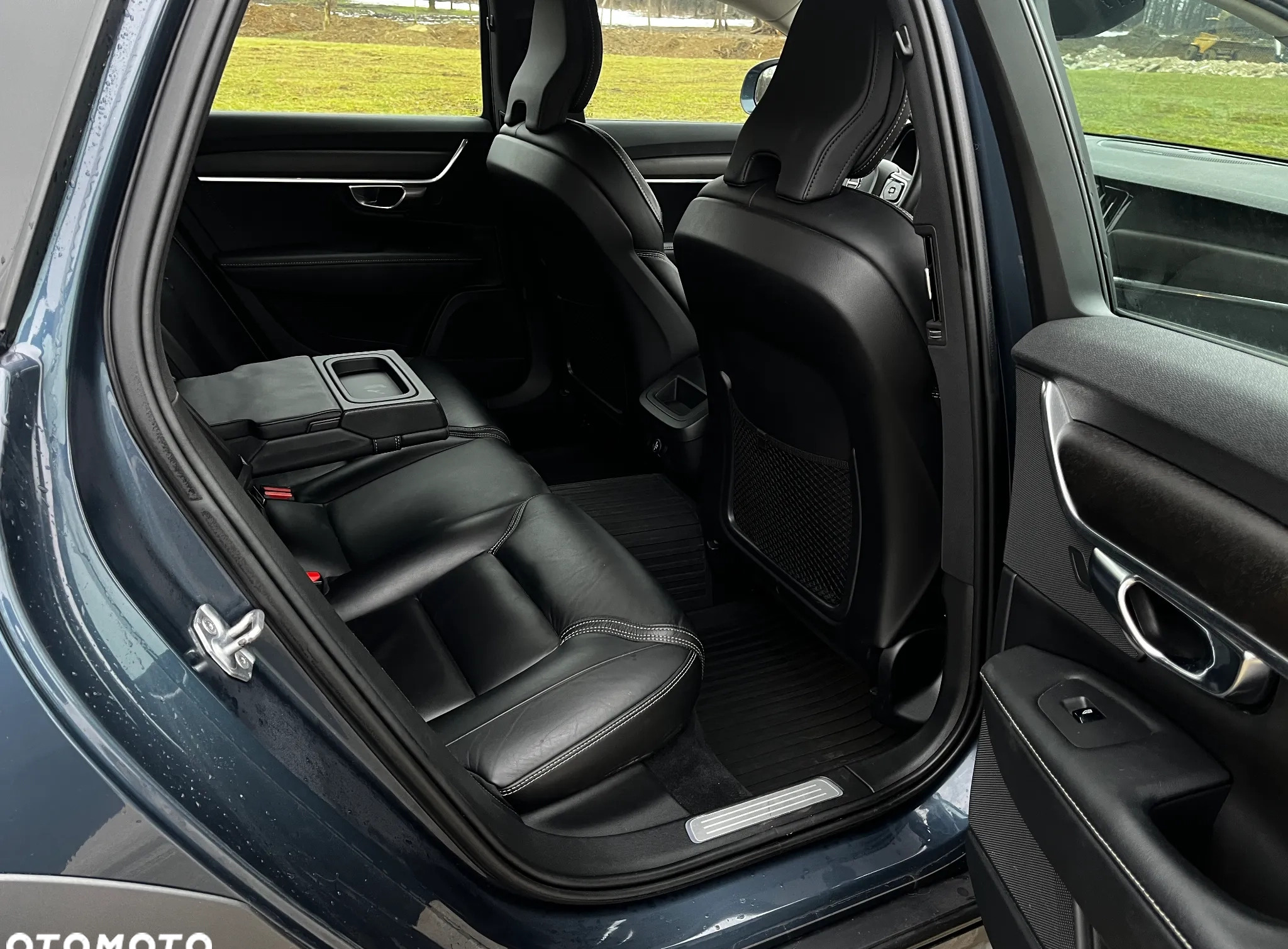 Volvo V90 Cross Country cena 129990 przebieg: 178000, rok produkcji 2019 z Sanok małe 232